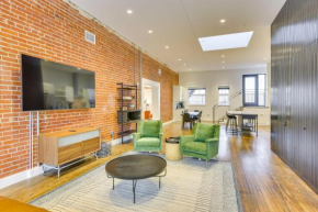 Downtown Omaha Getaway with Deck and Gas Grill!
